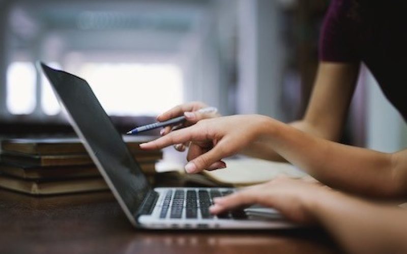 hands pointing to laptop
